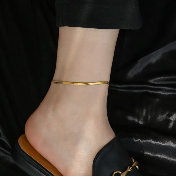 2 pieces (1 pair) | 18K Gold Plated | Stainless Steel
